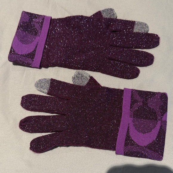 Coach Purple Gloves & Hat Set - Picture 4 of 6